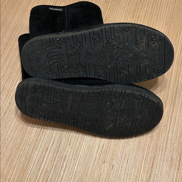 BearPaw Classic Black Suede Boots,  9“ high Size 10 - Picture 4 of 4